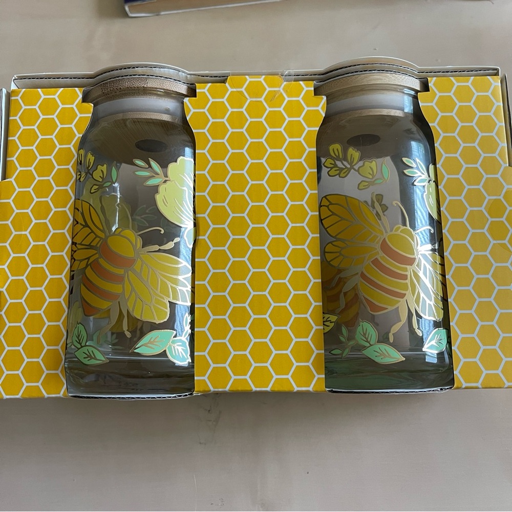 Glass bee sippers with lids and straws